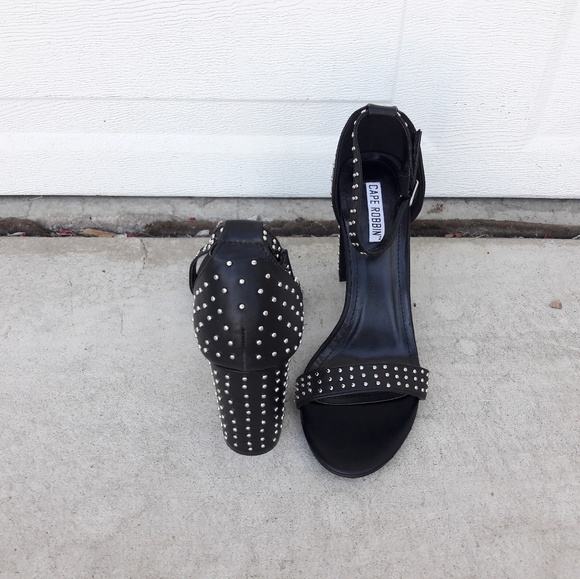 Cape Robbin - Picture 3 of 3